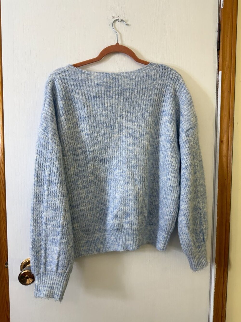 🌷 2/15 Unknown Brand Light Blue Cable Knit Cropped Sweater Size M/L - Picture 5 of 5